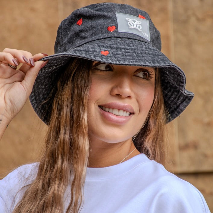 BUCKET HAT