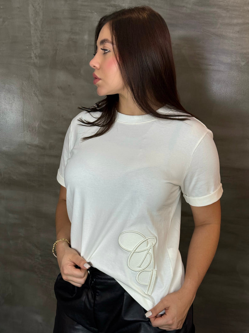 CAMISETA  BORDADO INFERIOR